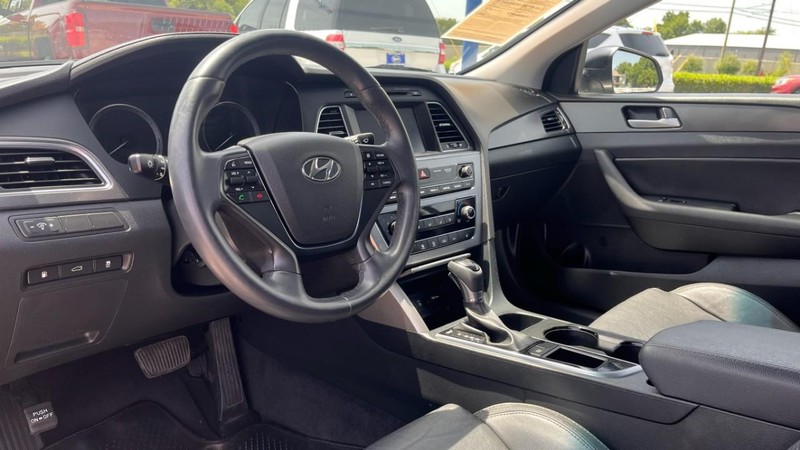 Hyundai Sonata Vehicle Image 05