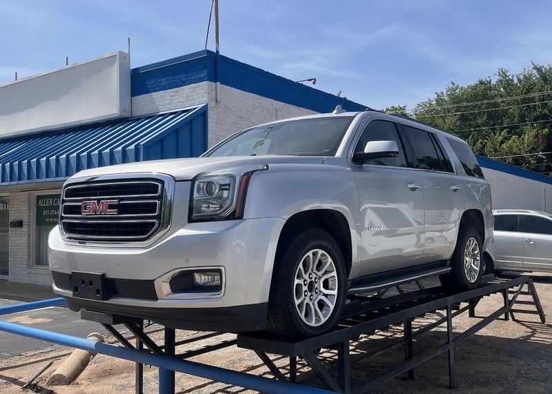 GMC Yukon Vehicle Image 02
