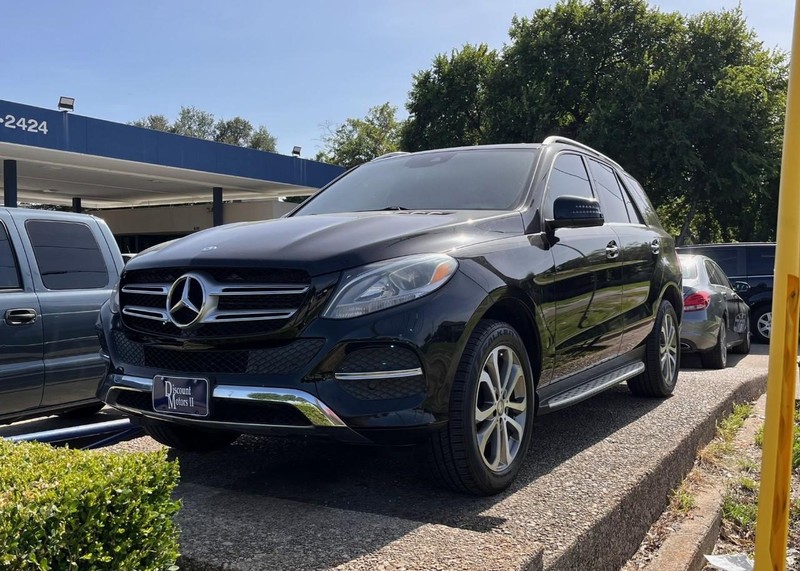 Mercedes-Benz GLE Vehicle Image 02