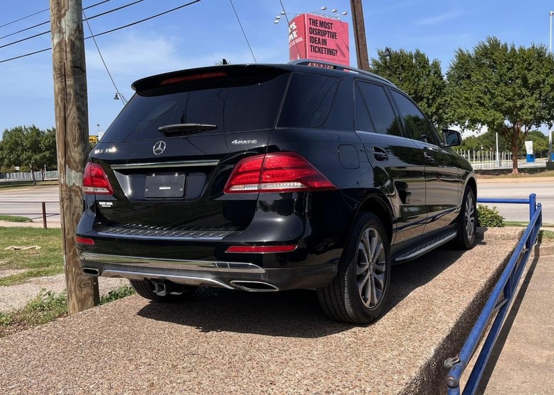 Mercedes-Benz GLE Vehicle Image 04