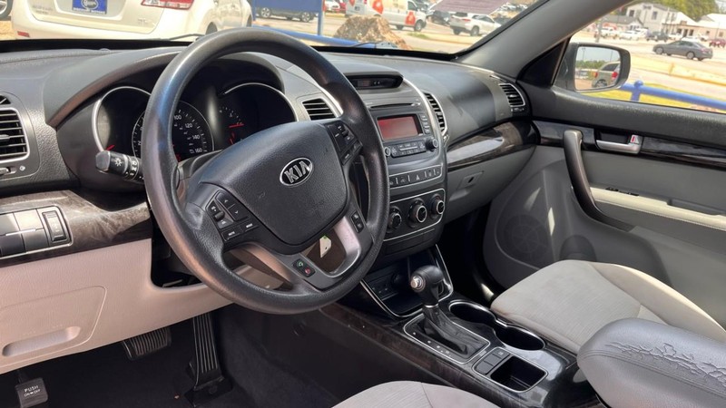 Kia Sorento Vehicle Image 05