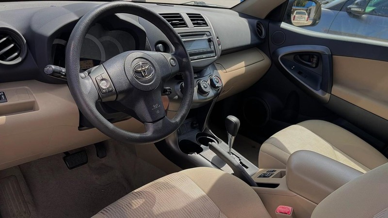 Toyota RAV4 Vehicle Image 05