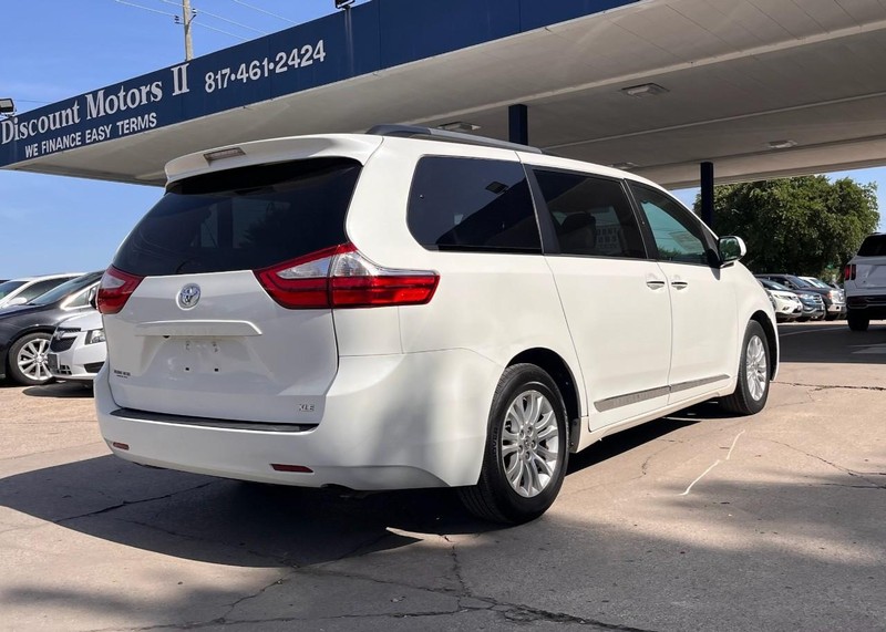 Toyota Sienna Vehicle Image 04
