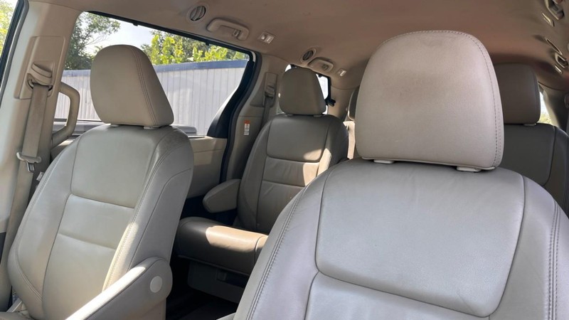 Toyota Sienna Vehicle Image 06