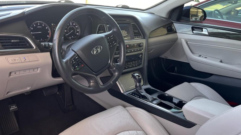 Hyundai Sonata Vehicle Image 05