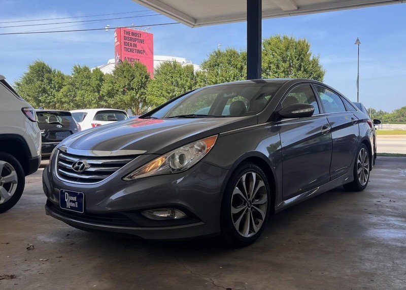 Hyundai Sonata Vehicle Image 02