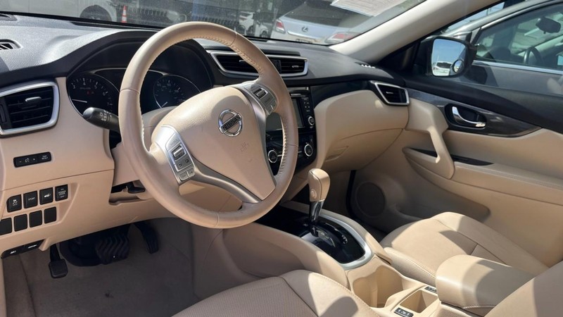 Nissan Rogue Vehicle Image 05