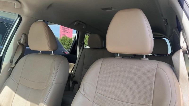 Nissan Rogue Vehicle Image 06