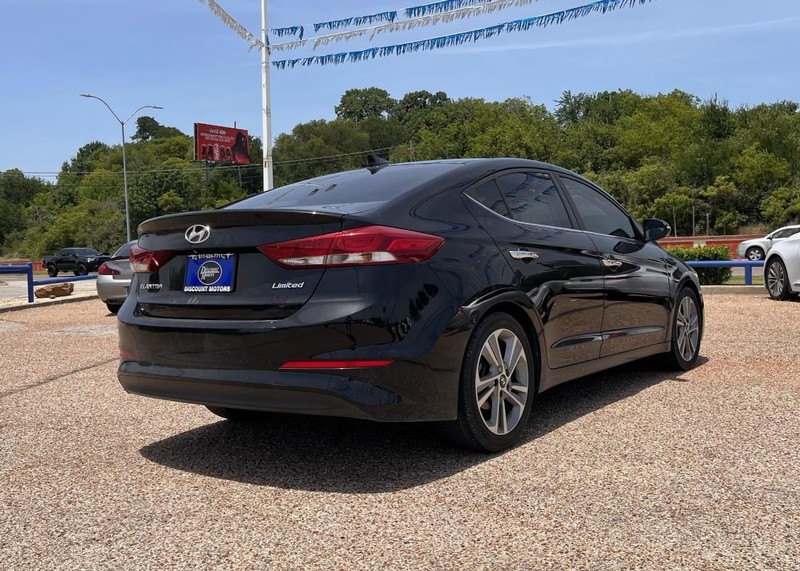Hyundai Elantra Vehicle Image 04