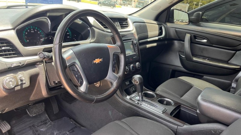 Chevrolet Traverse Vehicle Image 05