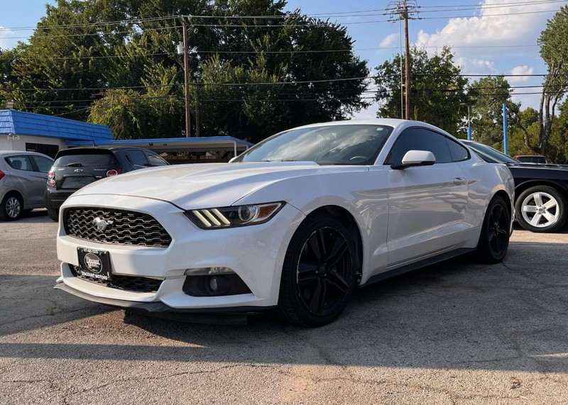 Ford Mustang Vehicle Image 02