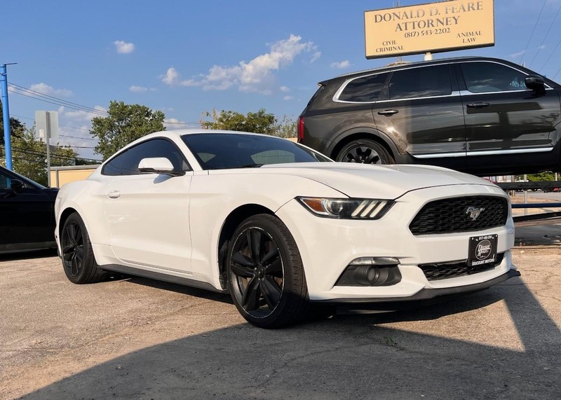 Ford Mustang Vehicle Image 03