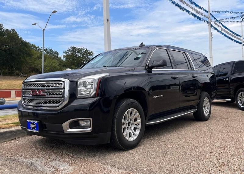 GMC Yukon XL Vehicle Image 02
