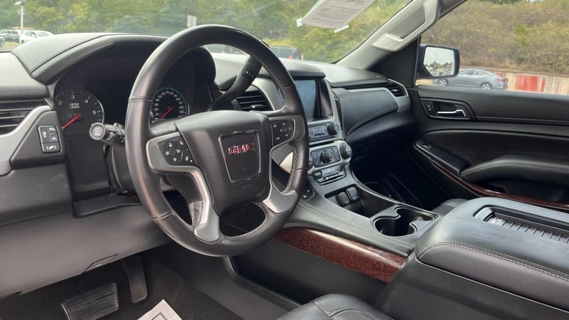 GMC Yukon XL Vehicle Image 05
