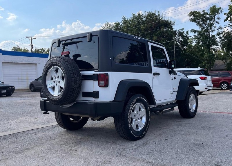 Jeep Wrangler Vehicle Image 04