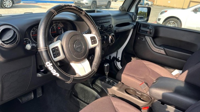 Jeep Wrangler Vehicle Image 05