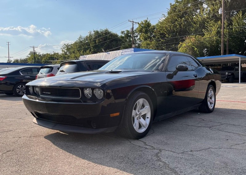 Dodge Challenger Vehicle Image 02