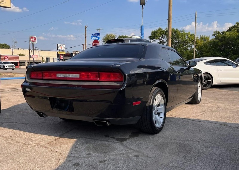 Dodge Challenger Vehicle Image 04