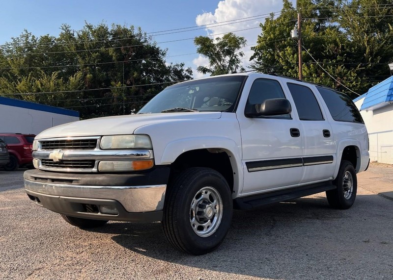 Chevrolet Suburban Vehicle Image 02