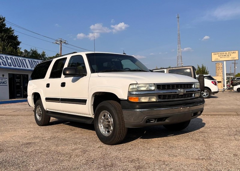 Chevrolet Suburban Vehicle Image 03