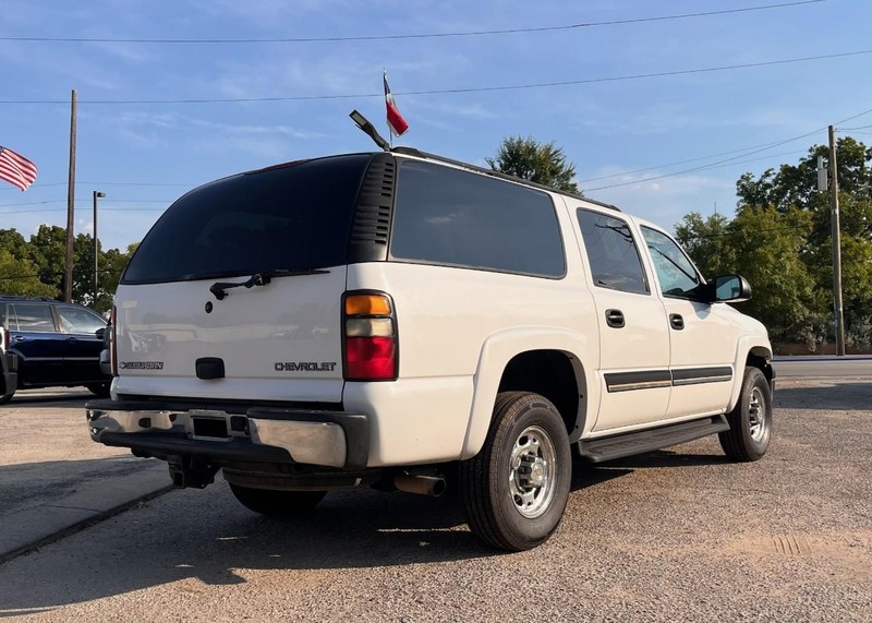 Chevrolet Suburban Vehicle Image 04