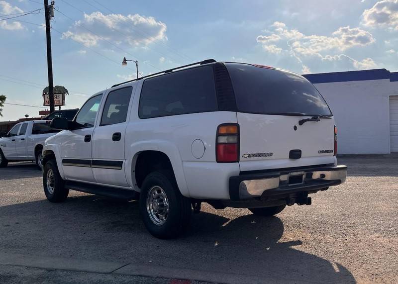 Chevrolet Suburban Vehicle Image 07