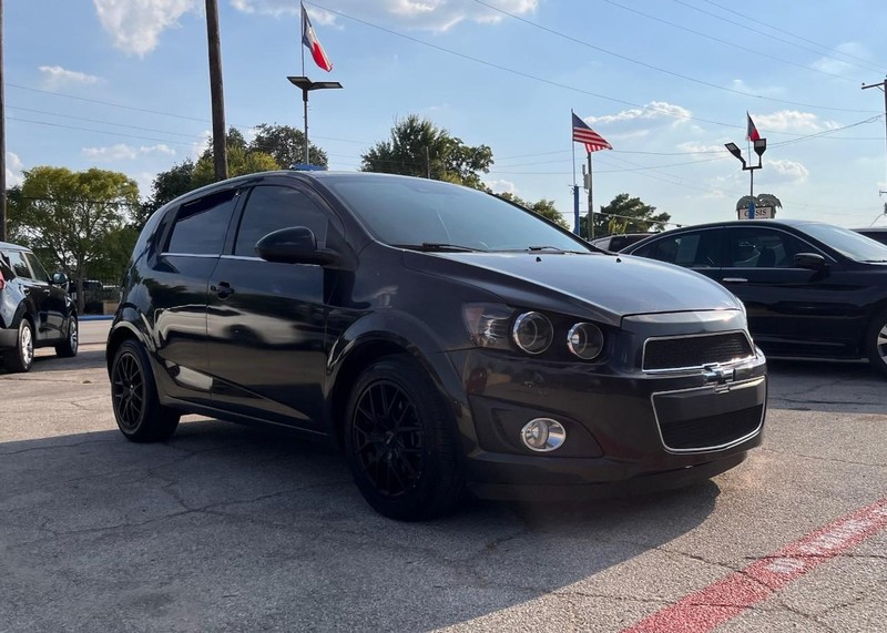 Chevrolet Sonic Vehicle Image 03