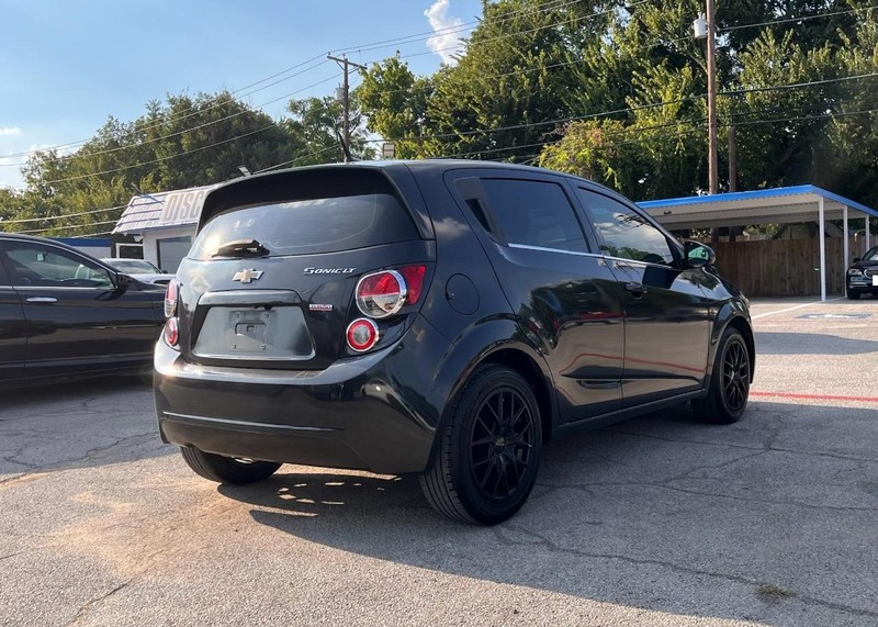 Chevrolet Sonic Vehicle Image 04