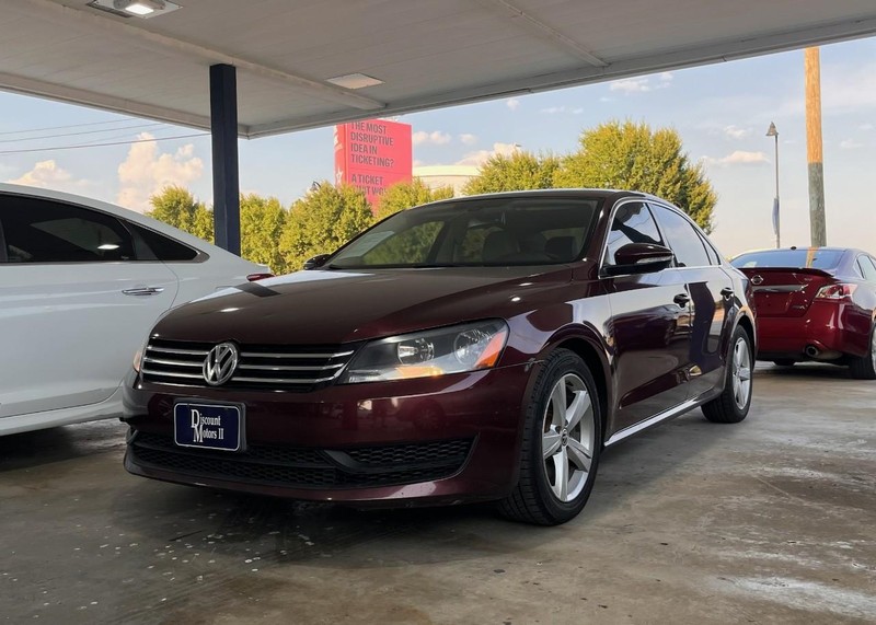 Volkswagen Passat Vehicle Image 02