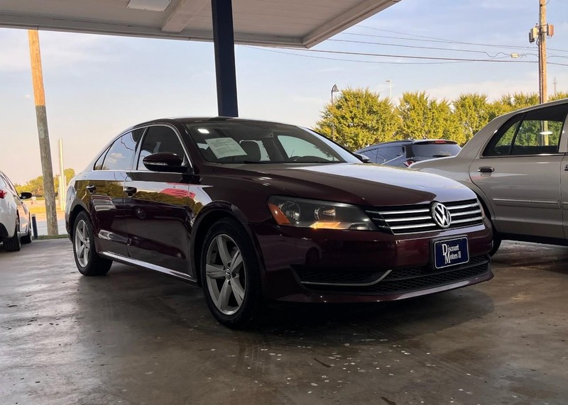 Volkswagen Passat Vehicle Image 03