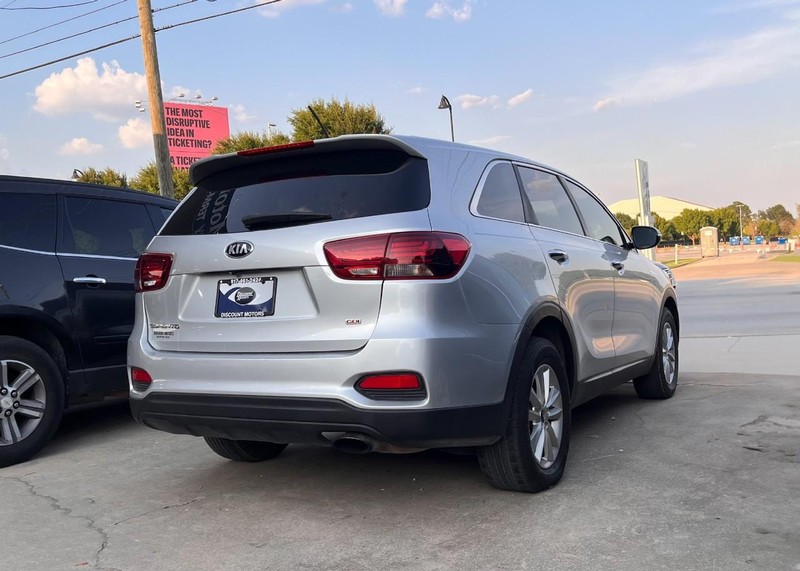 Kia Sorento Vehicle Image 04