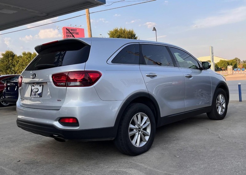 Kia Sorento Vehicle Image 05