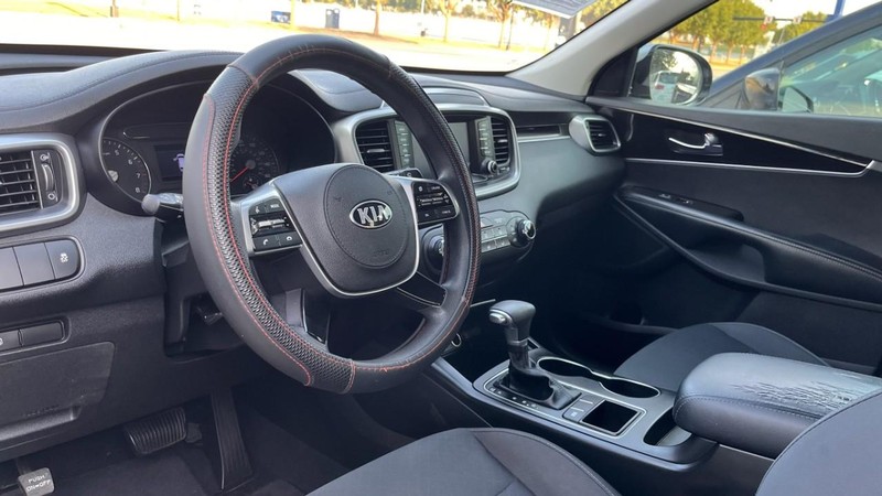 Kia Sorento Vehicle Image 06