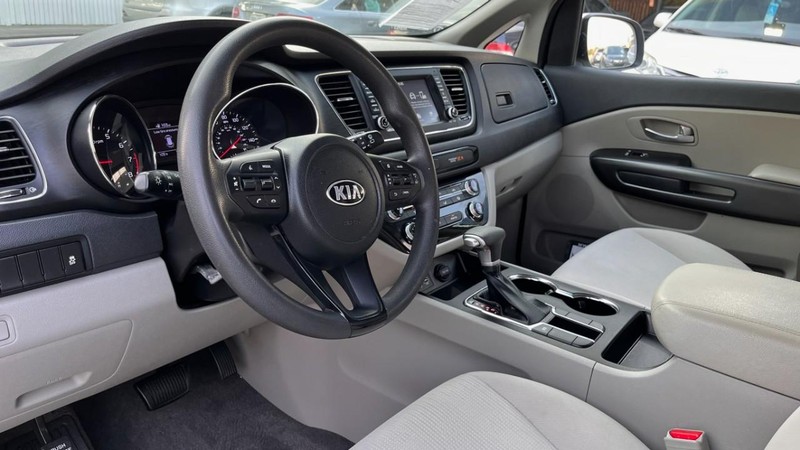 Kia Sedona Vehicle Image 05