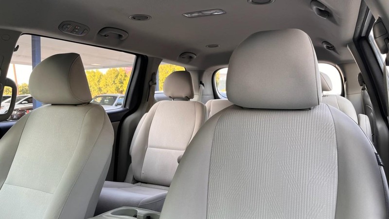 Kia Sedona Vehicle Image 06