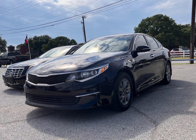 Kia Optima Vehicle Image 02
