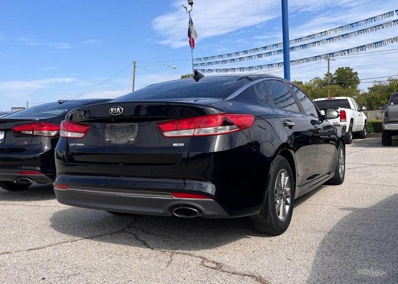Kia Optima Vehicle Image 04