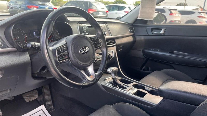 Kia Optima Vehicle Image 05