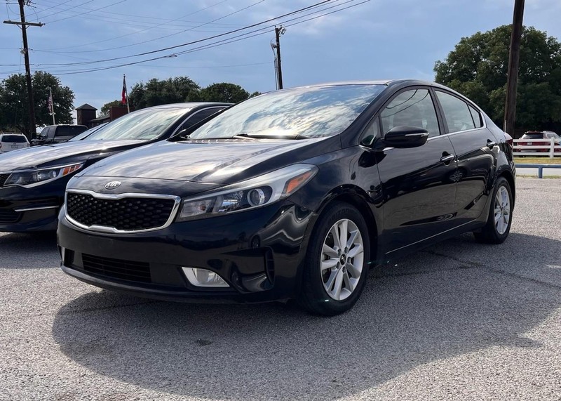 Kia Forte Vehicle Image 02