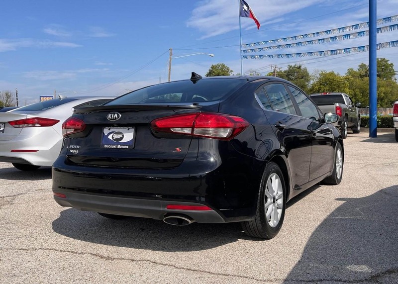 Kia Forte Vehicle Image 04