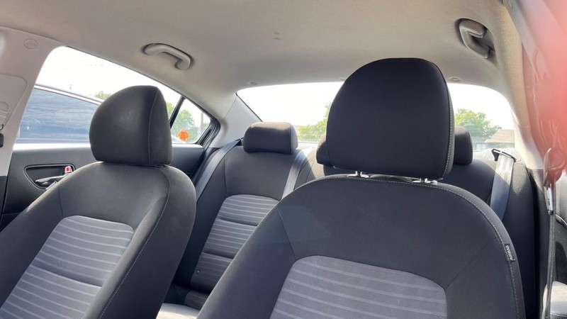 Kia Forte Vehicle Image 06