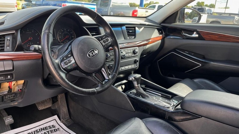 Kia Cadenza Vehicle Image 04