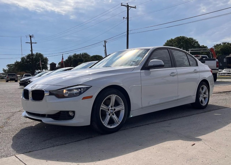 BMW 3 Series Vehicle Image 02