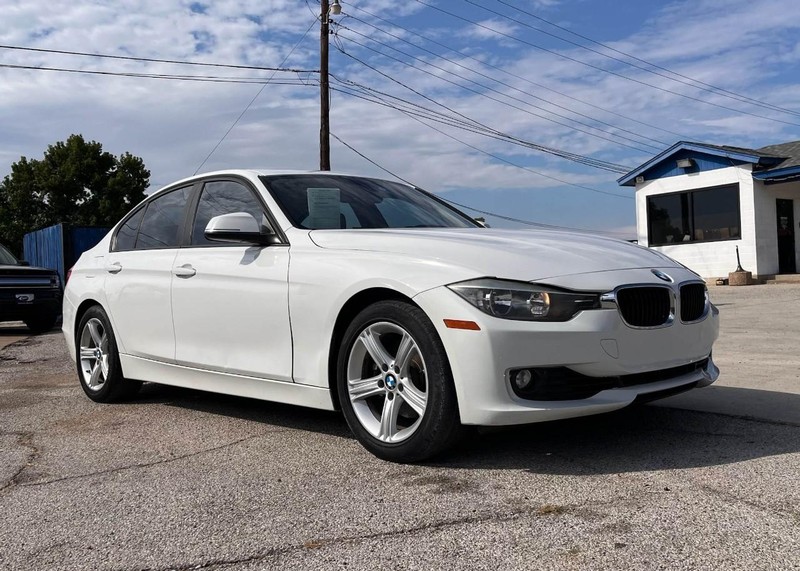 BMW 3 Series Vehicle Image 03