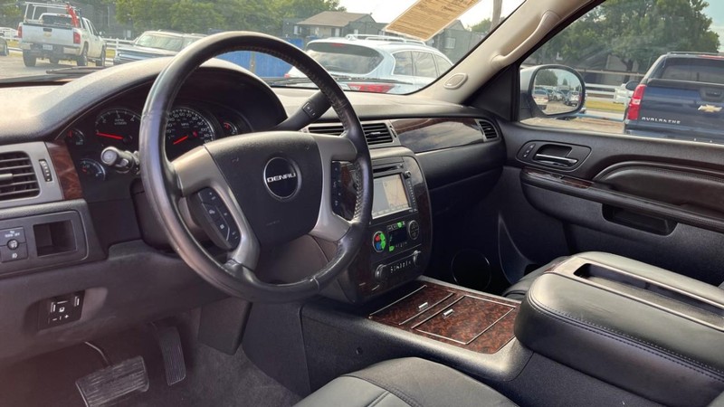 GMC Yukon Vehicle Image 05