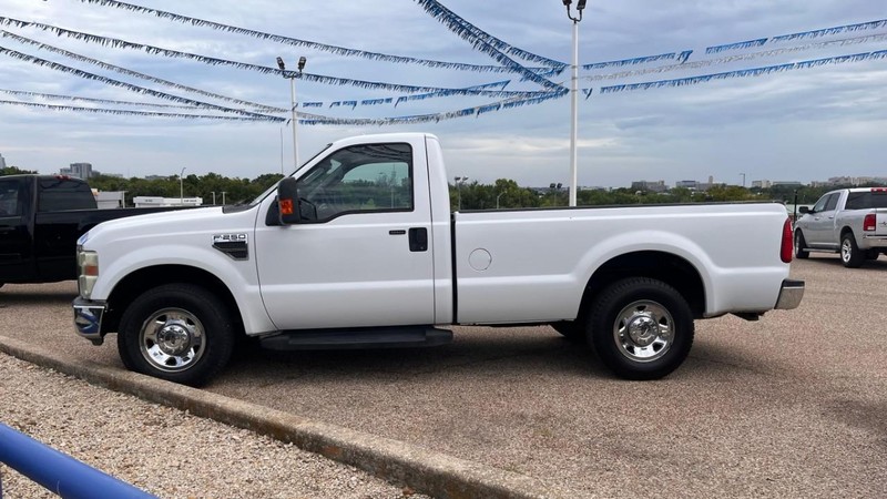Ford Super Duty F-250 SRW Vehicle Image 04