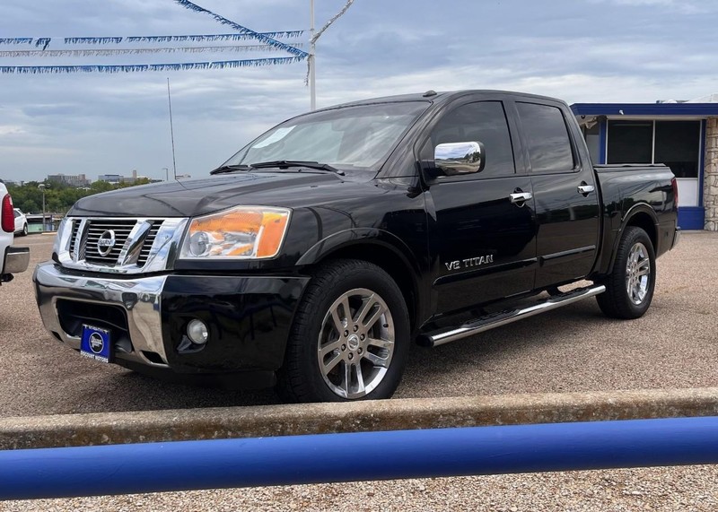 Nissan Titan Vehicle Image 02