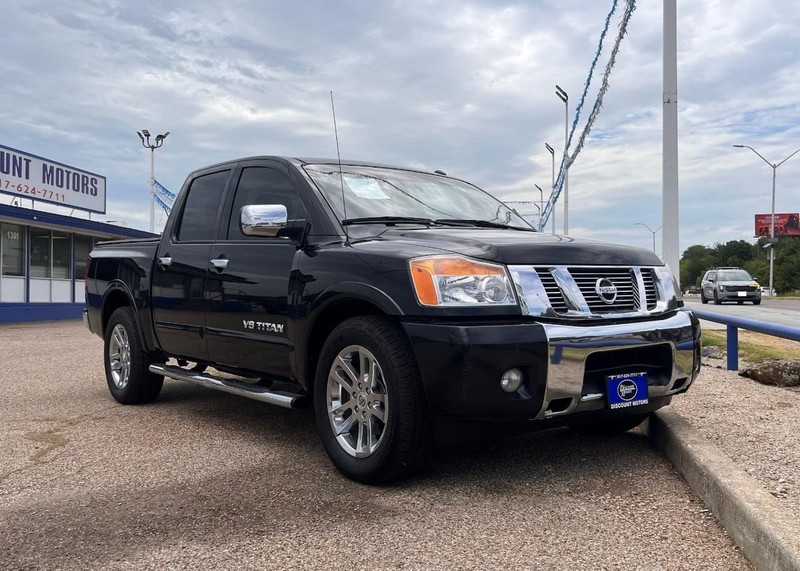 Nissan Titan Vehicle Image 03