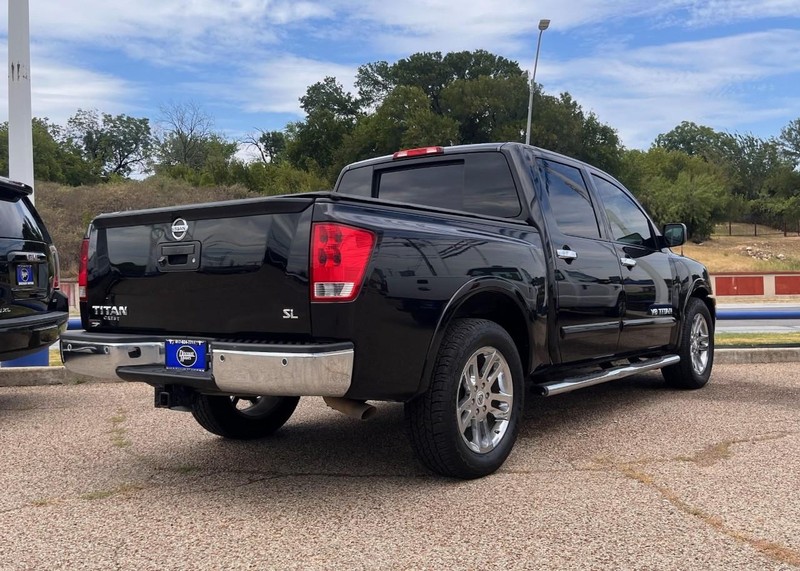 Nissan Titan Vehicle Image 04