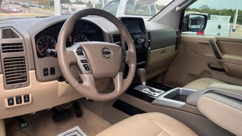 Nissan Titan Vehicle Image 05